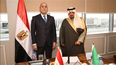 وزير الإسكان يعرض الفرص المتاحة بمختلف المجالات على المستثمرين السعوديين 