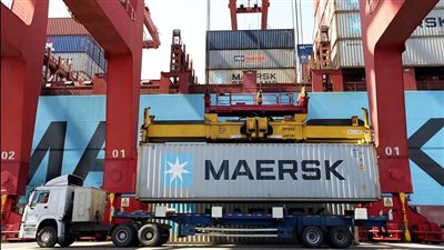 رغم هجمات الحوثيين.. ميرسك تواصل جدولة رحلات عبر قناة السويس 