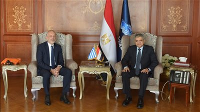  رئيس قناة السويس يبحث مع السفير اليوناني سبل تعزيز التعاون المشترك
