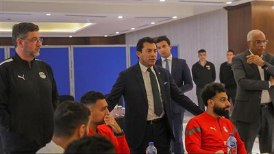 وزير الرياضة يزور معسكر منتخب مصر قبل السفر إلى كوت ديفوار