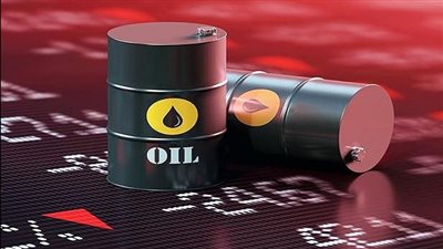 انخفاض أسعار النفط بعد بيانات المخزونات الأمريكية وحديث باول عن أسعار الفائدة