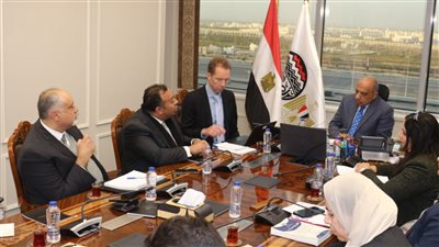 وزير قطاع الأعمال يستعرض خطة تطوير الشركات التابعة أمام وفد البنك الدولي