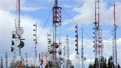 إنشاء وتطوير 1367 برج محمول في قرى «حياة كريمة»