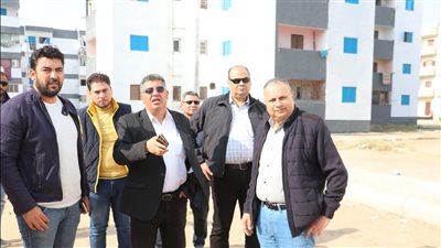 وزير الإسكان يتابع سير العمل بمشروعات الطرق والمرافق بمدينة السادات