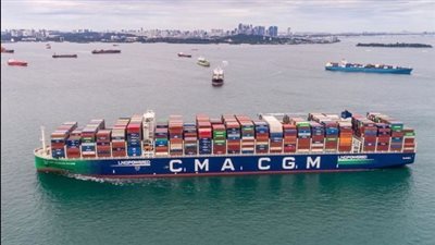 شركة شحن فرنسية تحول مسار مزيد من السفن لتجنب هجمات البحر الأحمر