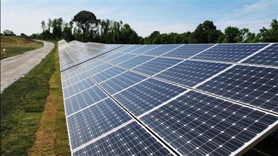 «أكوا باور» السعودية تبدأ تشغيل محطة طاقة شمسية في مصر خلال أسابيع