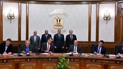 «اقتصادية قناة السويس» توقع 5 اتفاقيات إطارية مع شركات القطاع الخاص 