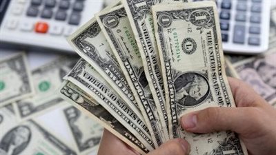 سعر الدولار يتجاوز 50 جنيهاً في أغلب البنوك خلال تعاملات اليوم