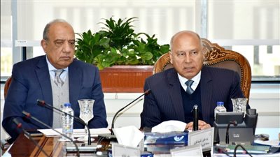 وزيرا النقل وقطاع الأعمال يبحثان التعاون المشترك لتوطين صناعة الأتوبيسات في مصر
