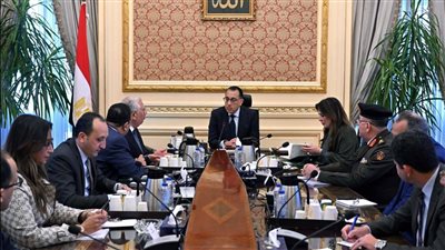 رئيس الوزراء يُوجه بإعداد خطة متكاملة لزيادة زراعات الذرة وفول الصويا 