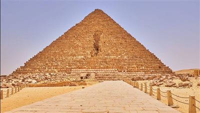 «السياحة» تعلن رفض مشروع الترميم المعماري لهرم منكاورع