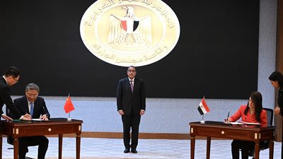 توقيع شهادة تسليم وتسلُم مشروع مركز تجميع وتكامل واختبار الأقمار الصناعية