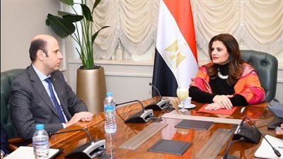 وزيرة الهجرة تتابع مع البريد جهود إطلاق منصة التسوق الإلكترونية للمصريين بالخارج 