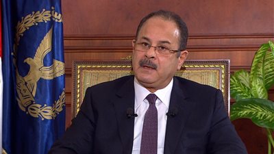 وزير الداخلية يبحث مع 