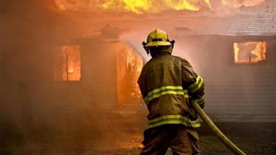 السيطرة على حريق هائل بمصنع للبلاستيك بطريق سقارة