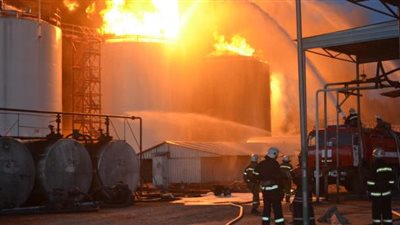 بالفيديو.. قتلى وجرحى جراء اندلاع حريق هائل في مستودع للنفط بـ 