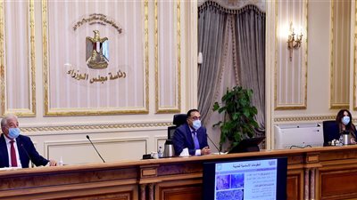 «مدبولى» يستعرض المشروعات ذات الأولوية في الرؤية التنموية لشرم الشيخ