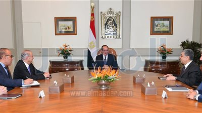 السيسى يستعرض مشروع الربط الكهربائي بين مصر وقبرص واليونان