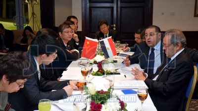 وزير الاستثمار يبحث مع  وزير التجارة الصيني أوجه التعاون المشترك بين البلدين