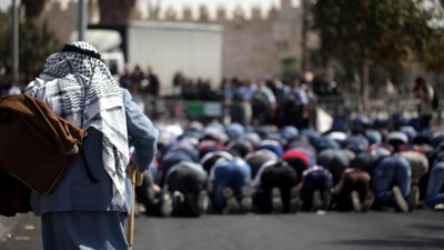 إسرائيل تسمح للفلسطينيين فوق سنّ الـ 40 عامًا بدخول القدس خلال رمضان