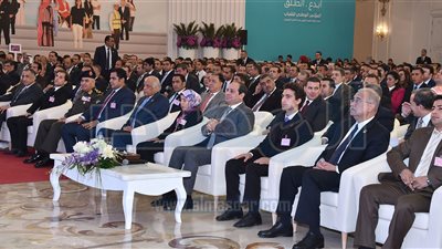 تفاصيل جلسة المؤتمر الدوري الأول للشباب بحضور السيسي (صور)