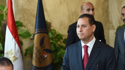 حظر عمل موظفي الرقابة المالية السابقين لدى الجهات الخاضعة لإشرافها لمدة عام