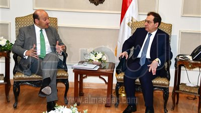 وزير البترول يستعرض الفرص الاستثمارية مع مؤسسة تمويل الصادرات البريطانية