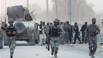 بالفيديو .. مقتل نحو 20 من رجال الشرطة في هجوم مسلح جنوبي أفغانستان