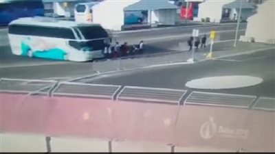 بالفيديو.. حافلة للرياضيين تصدم 3 سباحات نمساويات قبل بدء دورة الألعاب الأوروبية في باكو 