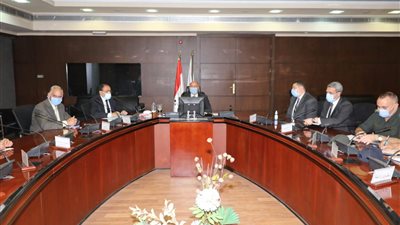 «الوزير» يبحث مع مستشار رئيس الجمهورية آليات تشغيل منظومة النقل الذكى