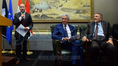 وزير التجارة والصناعة يفتتح فعاليات منتدى الأعمال 