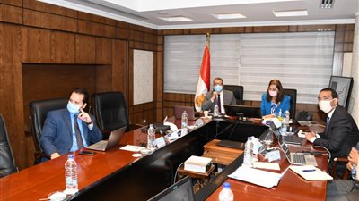 «مول وفندق وبنوك ومطاعم».. 3 وزراء يبحثون تطوير مجمع التحرير