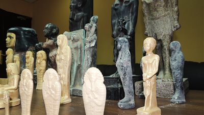 رئيس الوزراء يوافق على سفر قطع أثرية لعرضها في انجلترا