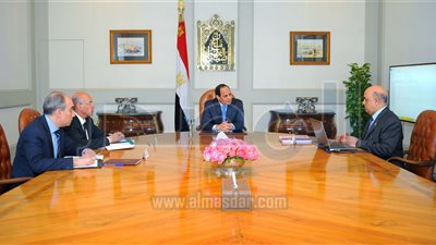 السيسى يستعرض مع وزير الزراعة اقامة قرى صديقة للبيئة بمشروع استصلاح المليون فدان 