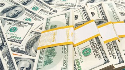 الدولار قرب أعلى مستوى له في 14 عاما