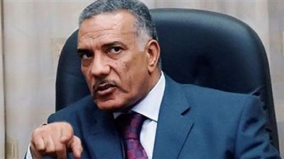 إحالة زكريا عبد العزيز إلى المعاش لإدانته باقتحام 
