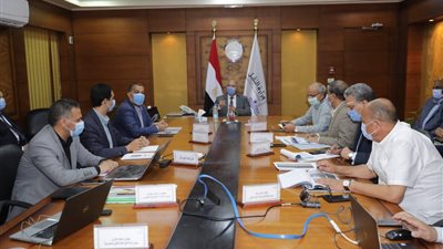 وزير النقل يتابع معدلات تنفيذ المرحلة الثالثة من المشروع القومى للطرق