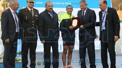 بالصور .. وزير 