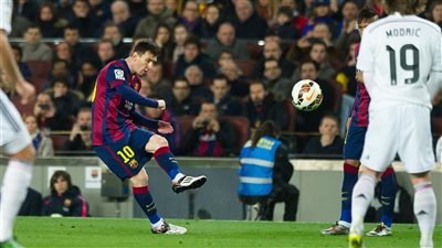 برشلونة يخطف كلاسيكو الأرض بفوز مثير على ريال مدريد 