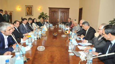 مباحثات ثلاثية لوزراء النقل في مصر واليونان وقبرص لدعم التجارة البحرية