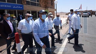 «مدبولى» يُكلف بتطوير وتوسعة مطار سانت كاترين والتغطية الجيدة بخدمات المحمول