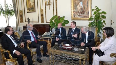 رئيس الوزراء يرحب بانطلاق شركة 