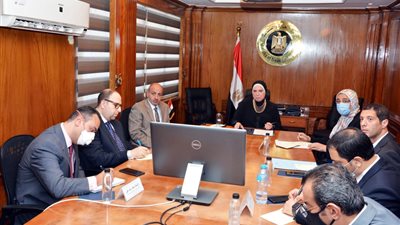 وزيرة التجارة تبحث سبل الارتقاء بصادرات مواد البناء والصناعات المعدنية