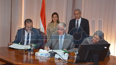 وزيرا التجارة والتعاون الدولي يشهدان توقيع اتفاق لتدريب وتشغيل ألف شاب