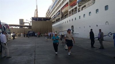 وصول وسفر 4330 راكبا وتداول 400 شاحنة بموانئ البحر الأحمر 