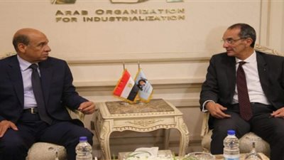 وزير الاتصالات يناقش مع 