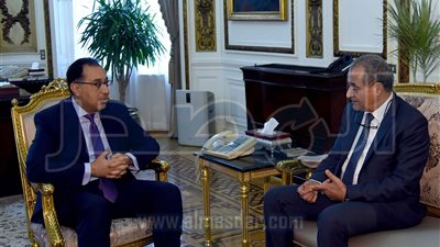 رئيس الوزراء يستعرض موقف إحتياطي السلع الاستراتيجية وتطوير التجارة الداخلية