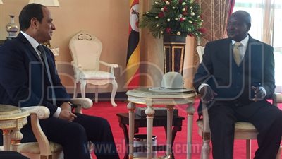 بدء جلسة المباحثات الرسمية بين السيسي وموسيفيني بأوغندا (صور)