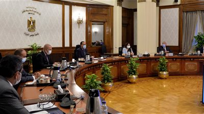 رئيس الوزراء يبحث مع المطورين العقاريين آليات تنظيم السوق