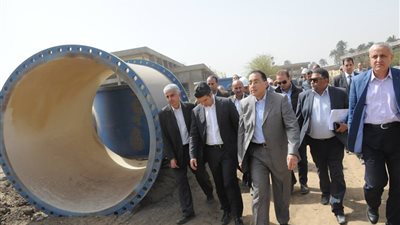 وزير الإسكان يتفقد أكبر مشروعات 